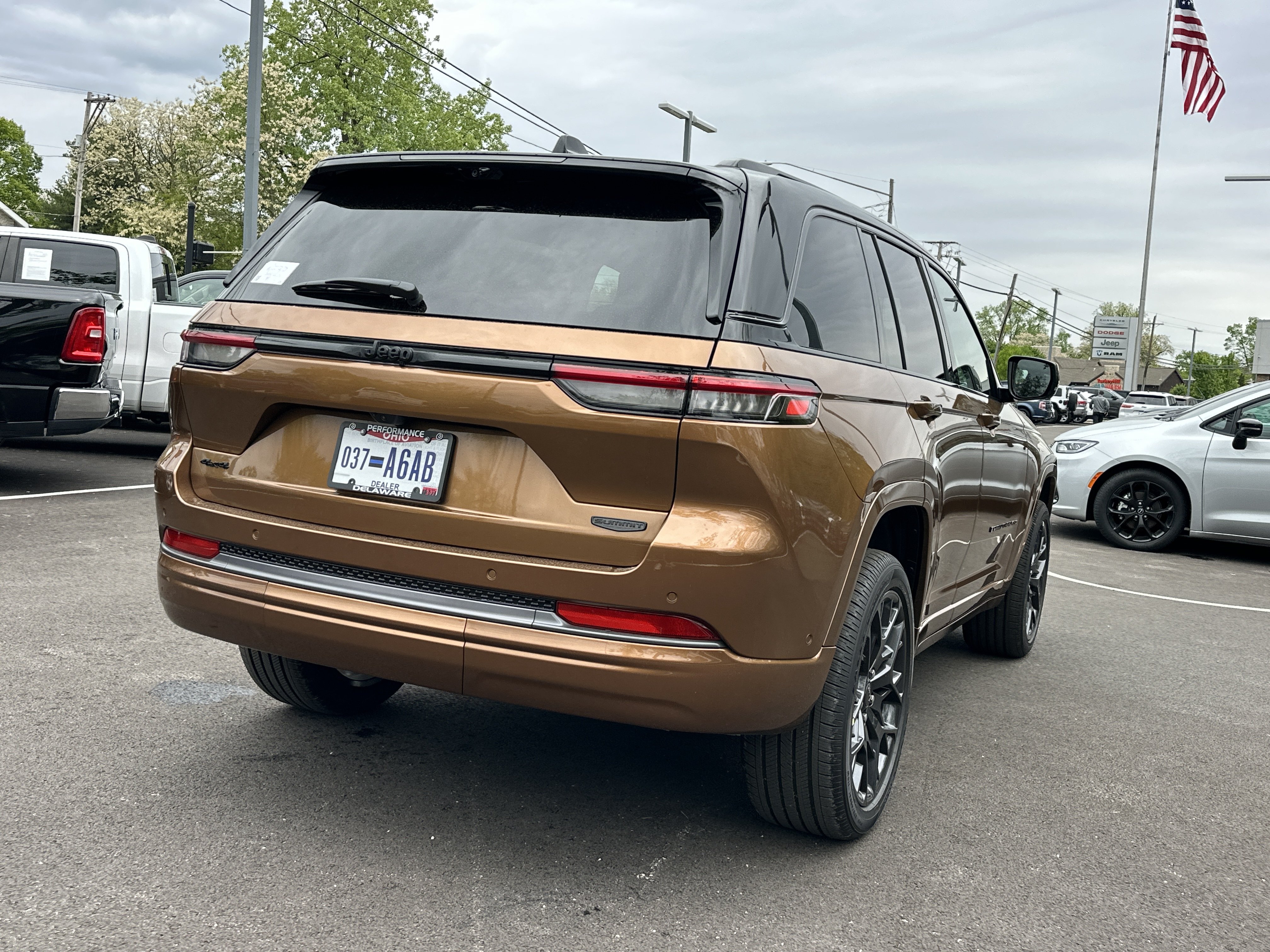 New 2026 Jeep Grand Cherokee Summit w/ Obsidian Package AWD/4WD image 19