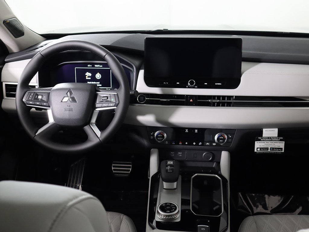 New 2025 Mitsubishi Outlander AWD image 40
