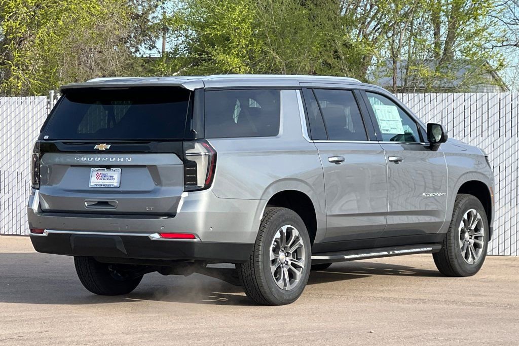 New 2026 Chevrolet Suburban LT image 4
