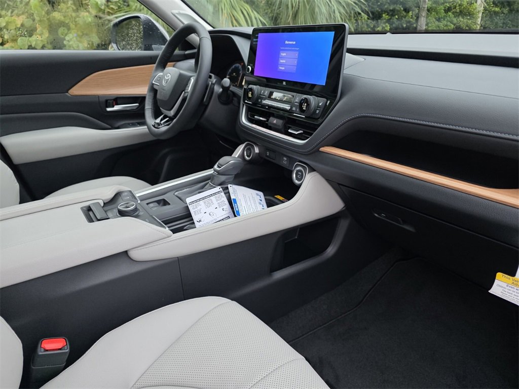 New 2026 Toyota Grand Highlander Platinum image 13