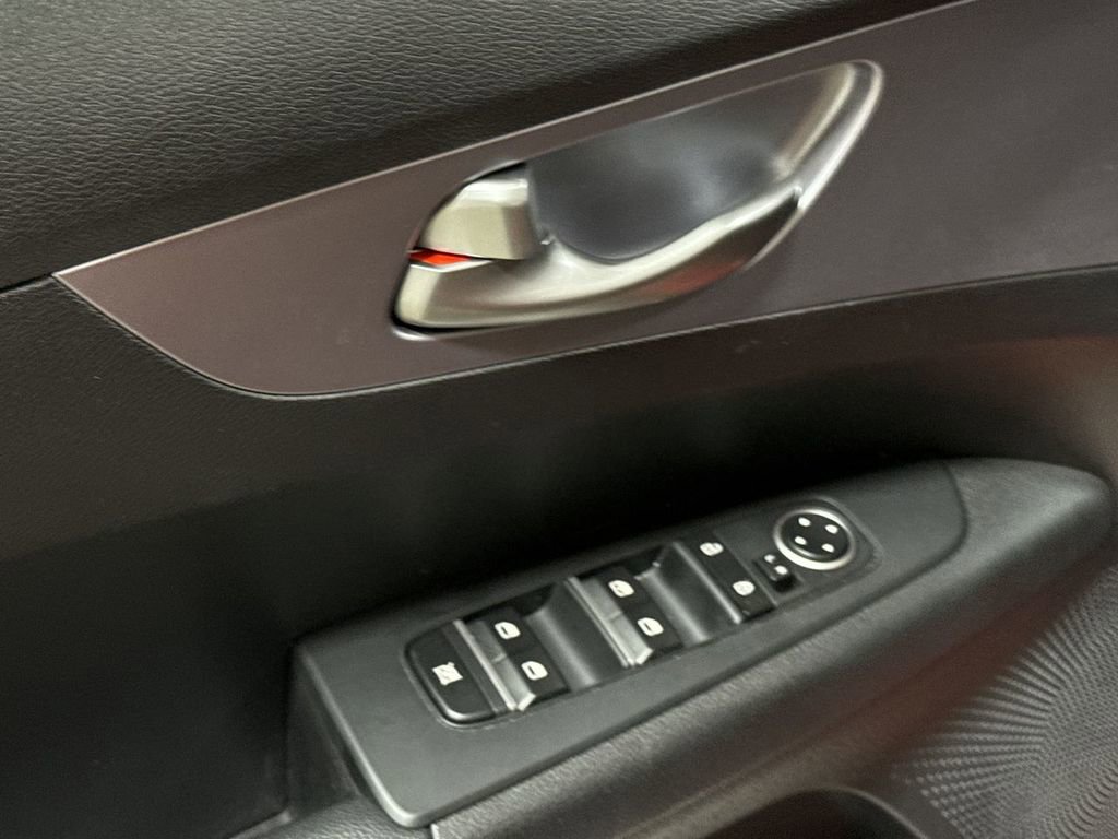 Used 2022 Kia Forte LXS FWD image 20