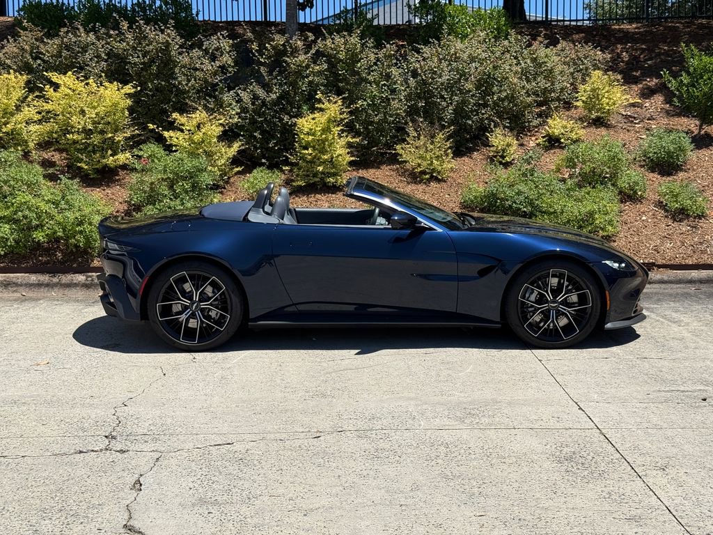 Used 2021 Aston Martin V8 Vantage Roadster RWD image 12
