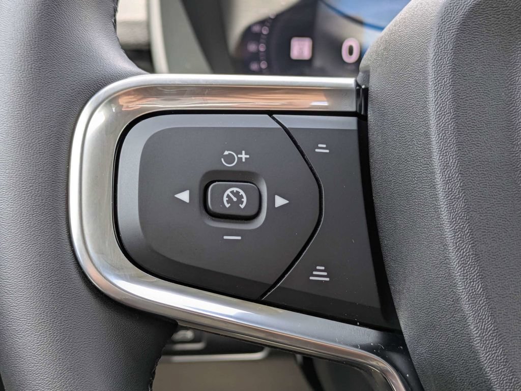 New 2026 Volvo XC40 B4 Core FWD image 32