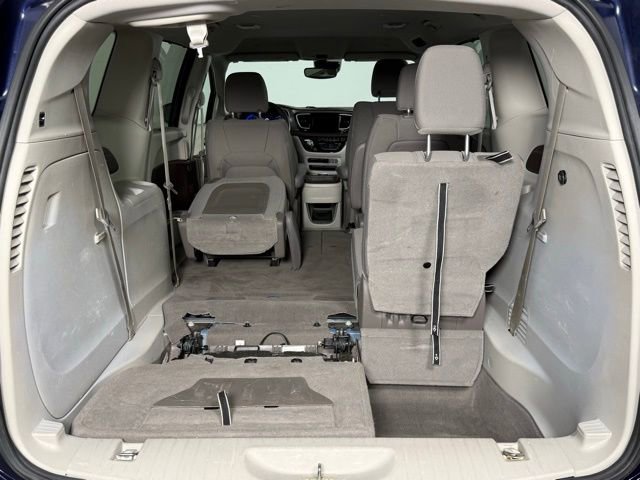 Used 2019 Chrysler Pacifica Touring Plus w/ Advanced Safetytec Group image 29