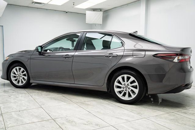 Used 2023 Toyota Camry LE image 3