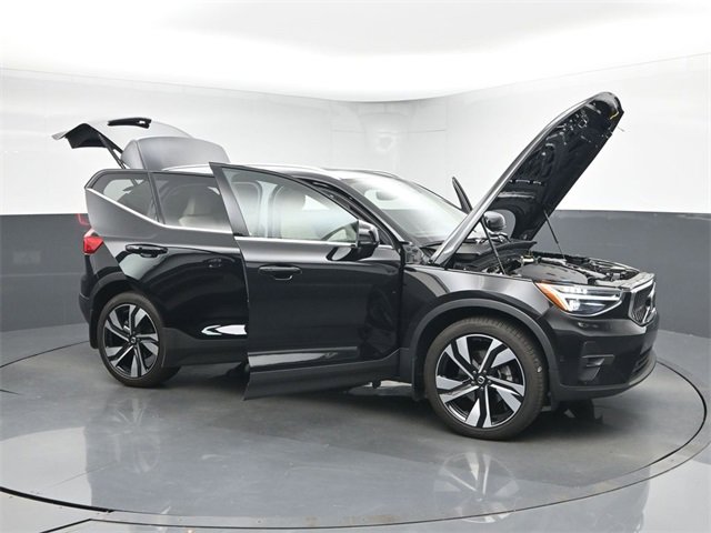 Used 2024 Volvo XC40 B5 Plus w/ Protection Package Premier image 52