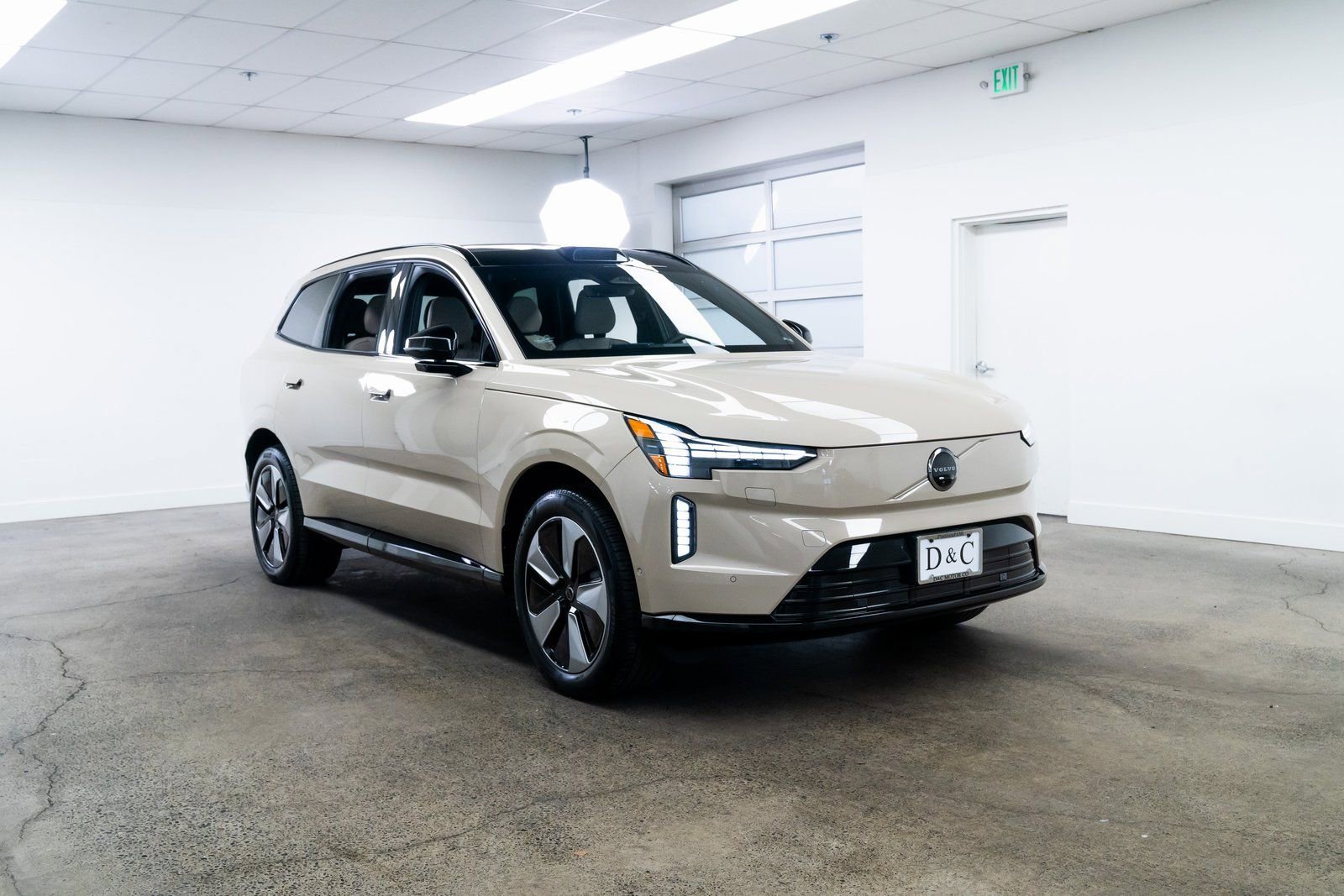 Used 2025 Volvo EX90 Plus image 27