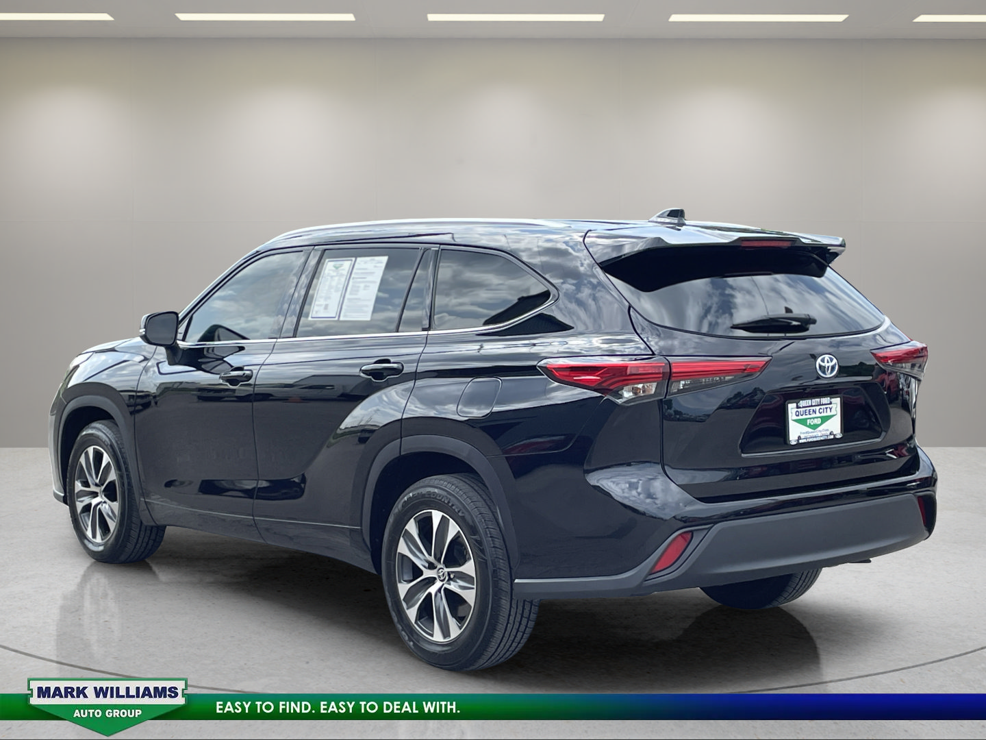 Used 2021 Toyota Highlander XLE AWD/4WD image 6