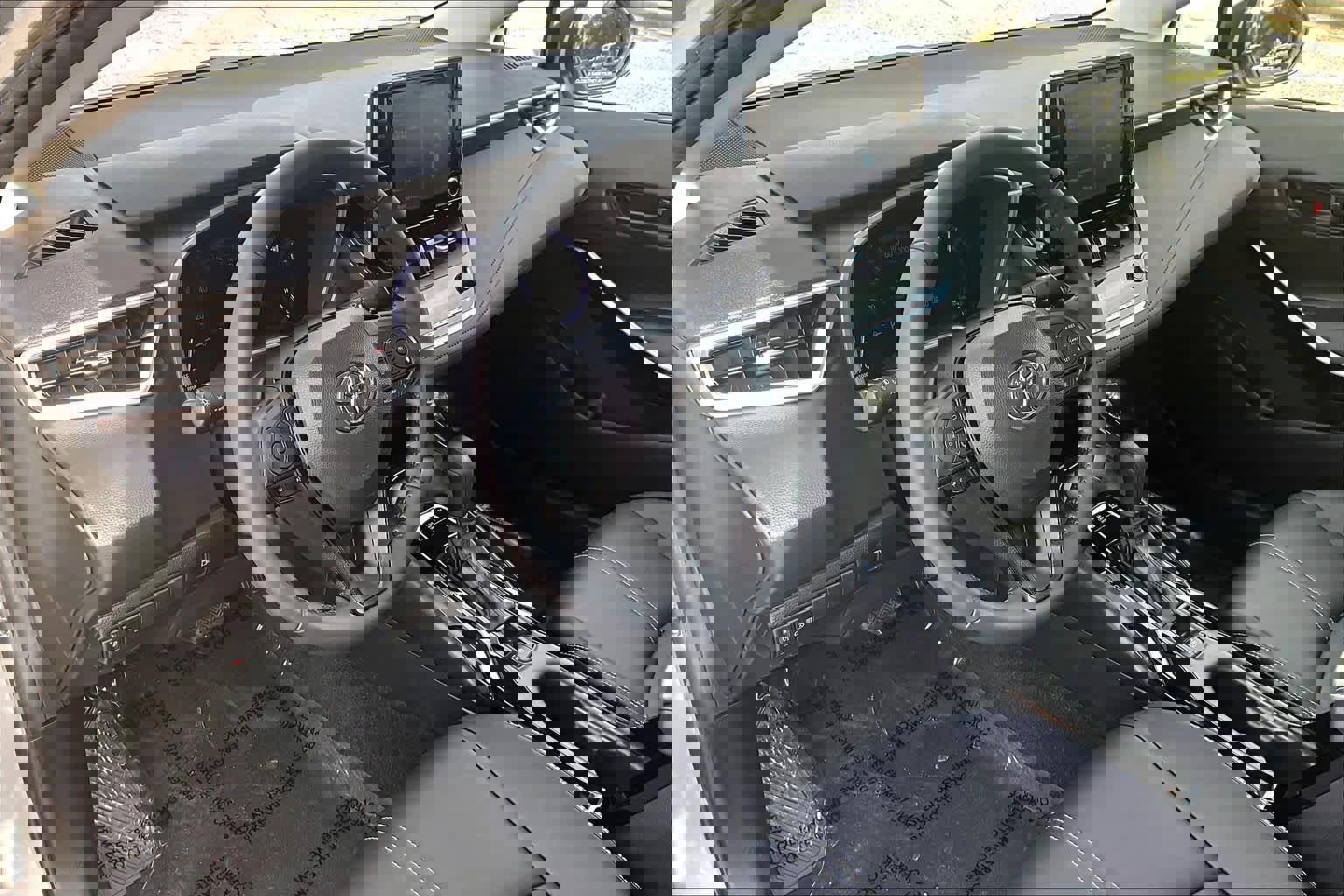 Used 2022 Toyota Corolla LE image 16