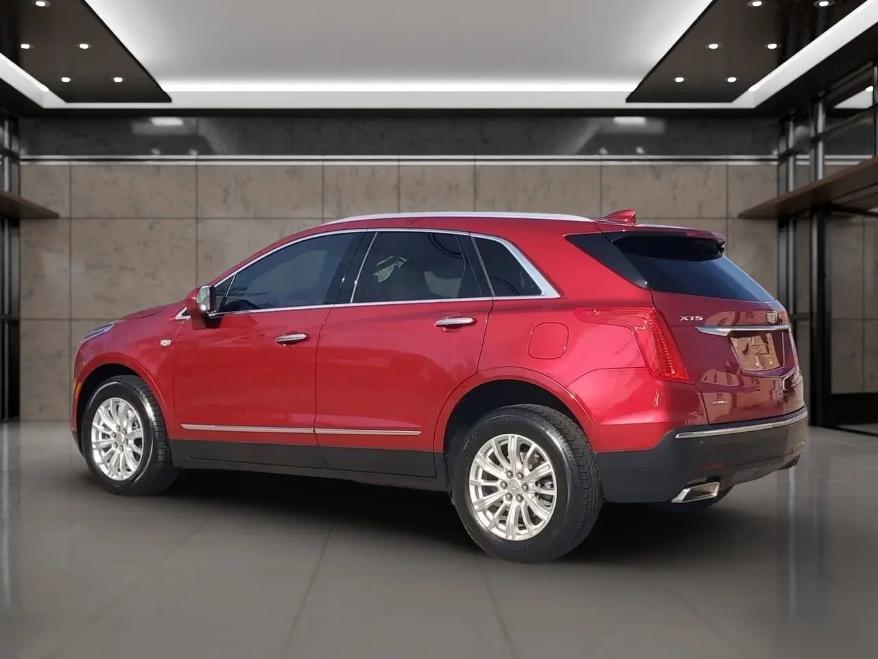 Used 2019 Cadillac XT5 Sport Utility 4D image 2