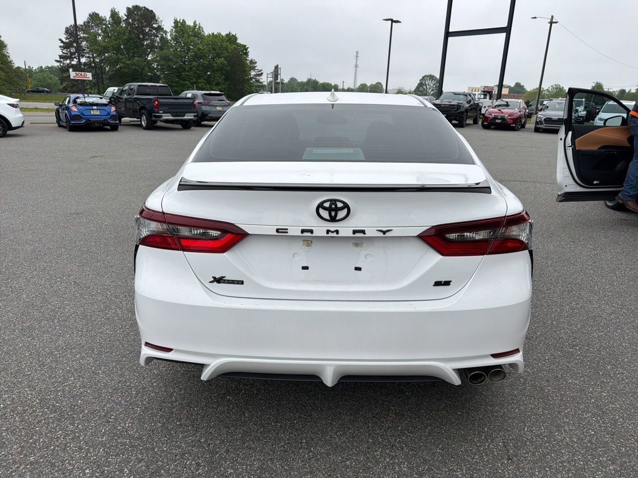 Used 2024 Toyota Camry SE w/ Convenience Package FWD image 7