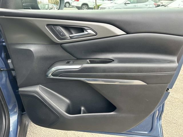 Used 2025 Chevrolet Traverse LT image 8