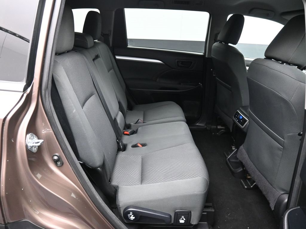 Certified 2018 Toyota Highlander LE image 24