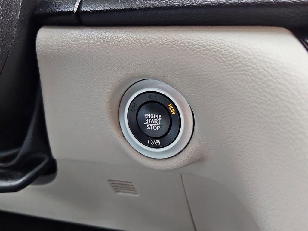 Used 2023 Chrysler Voyager LX image 17