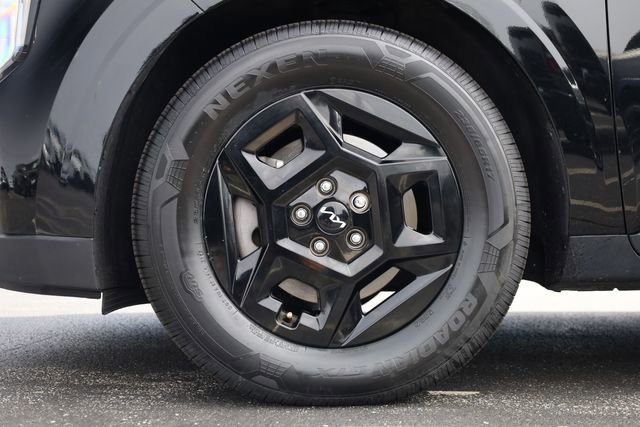 Certified 2025 Kia Carnival image 8