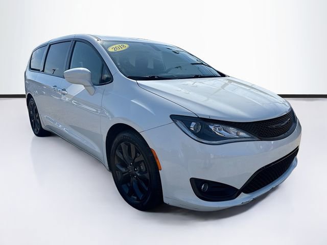 Used 2018 Chrysler Pacifica Touring Plus w/ S Appearance Package FWD image 1