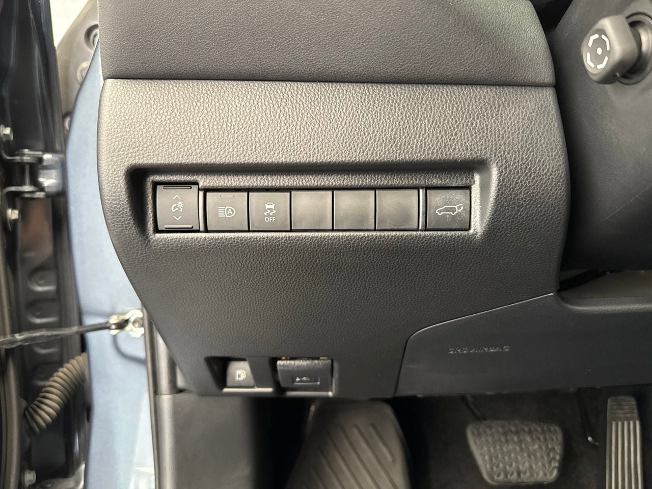 Used 2022 Toyota Venza XLE AWD/4WD image 35