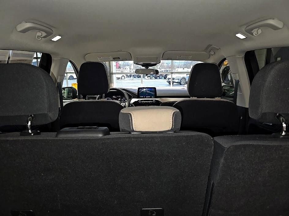 Used 2022 Ford Escape SE w/ Cold Weather Package image 30