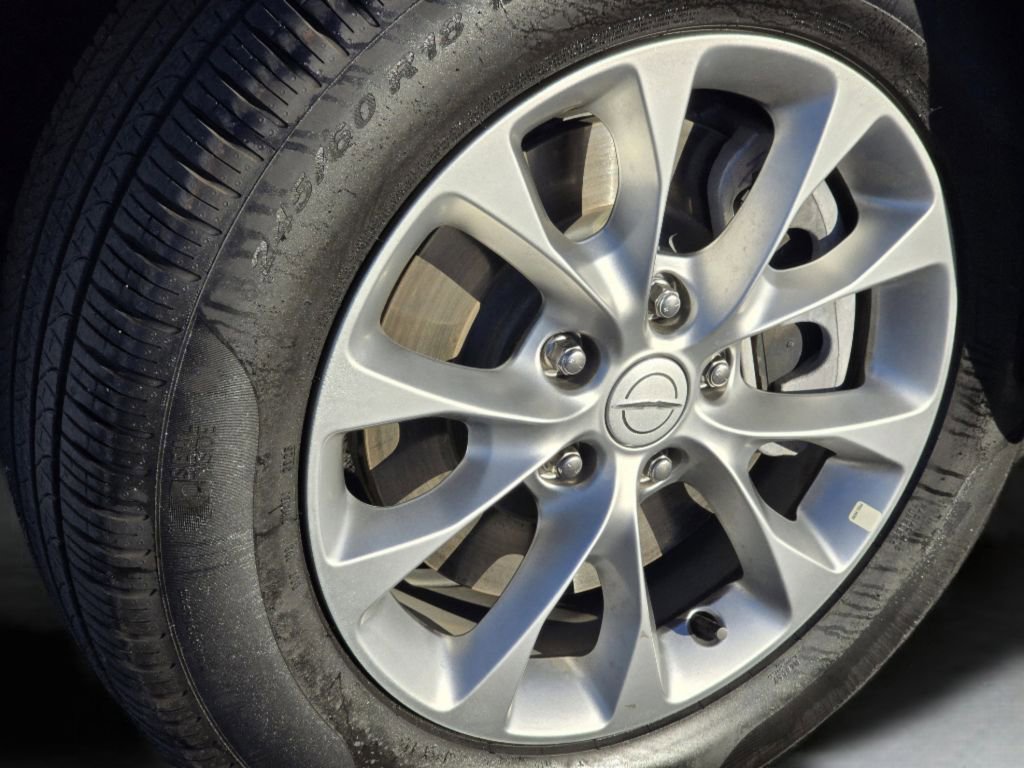 Used 2026 Chrysler Pacifica Limited image 25