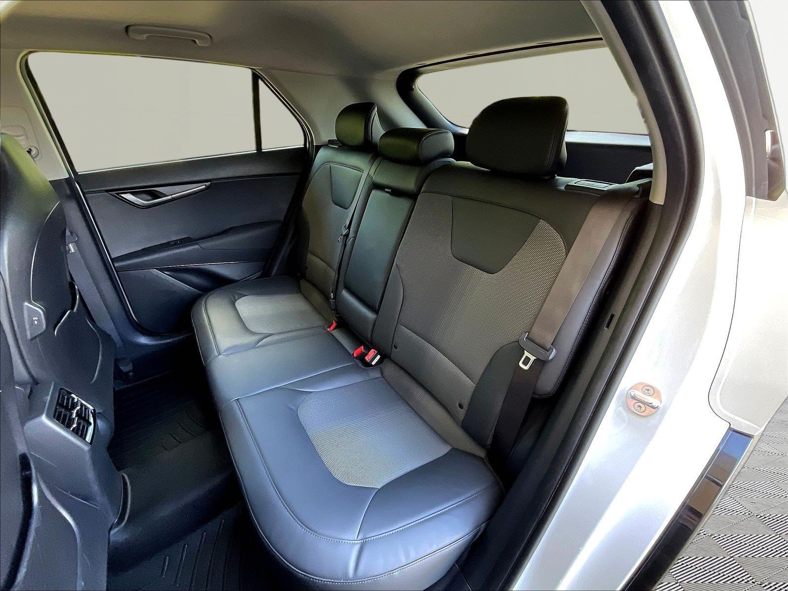Used 2023 Kia Niro EX Touring FWD image 21