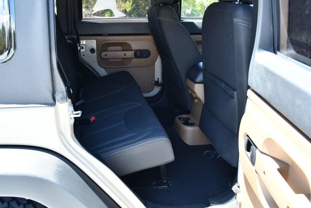 Used 2018 Jeep Wrangler Unlimited Rubicon w/ Connectivity Group AWD/4WD image 43