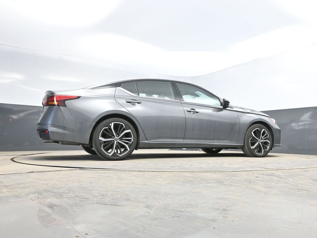 Used 2025 Nissan Altima 2.5 SR image 37