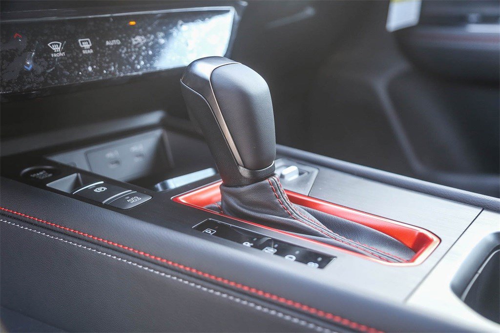 New 2026 Nissan Kicks SR image 23