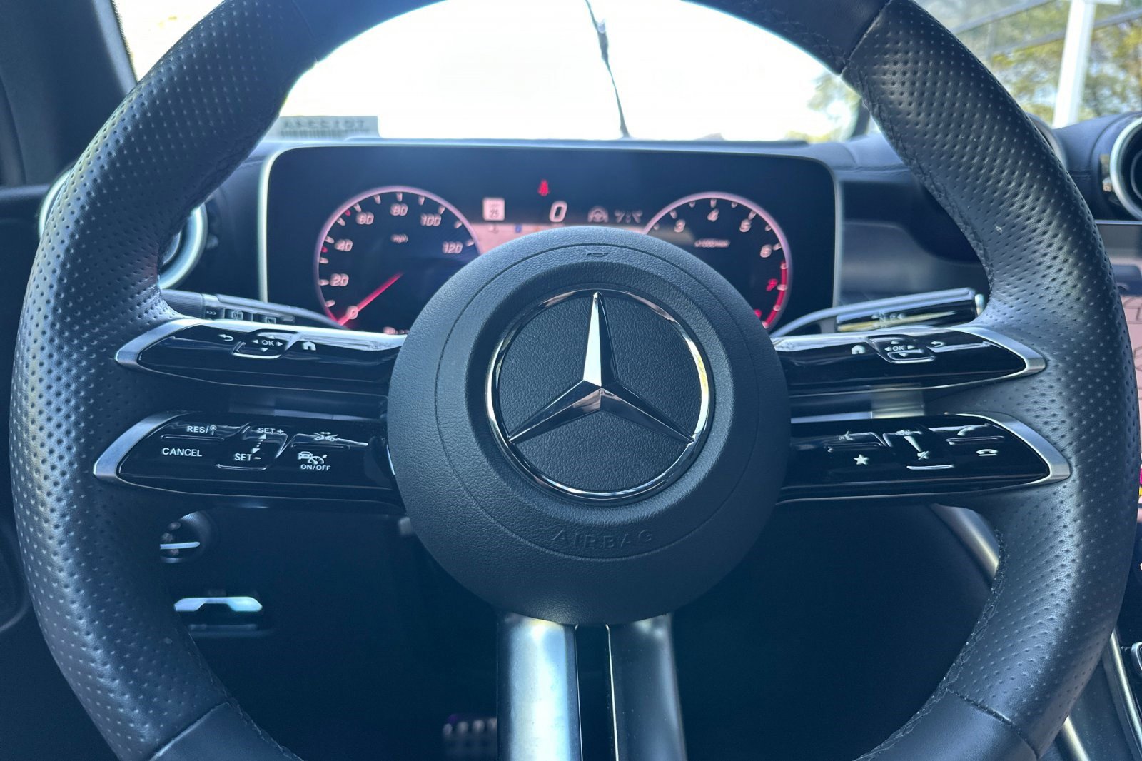 Used 2024 Mercedes-Benz GLC 300 image 31