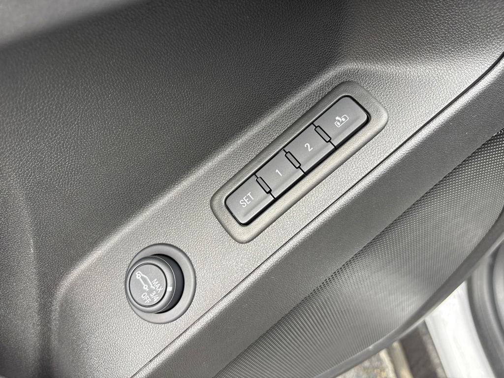Used 2024 Chevrolet Equinox Premier AWD/4WD image 17