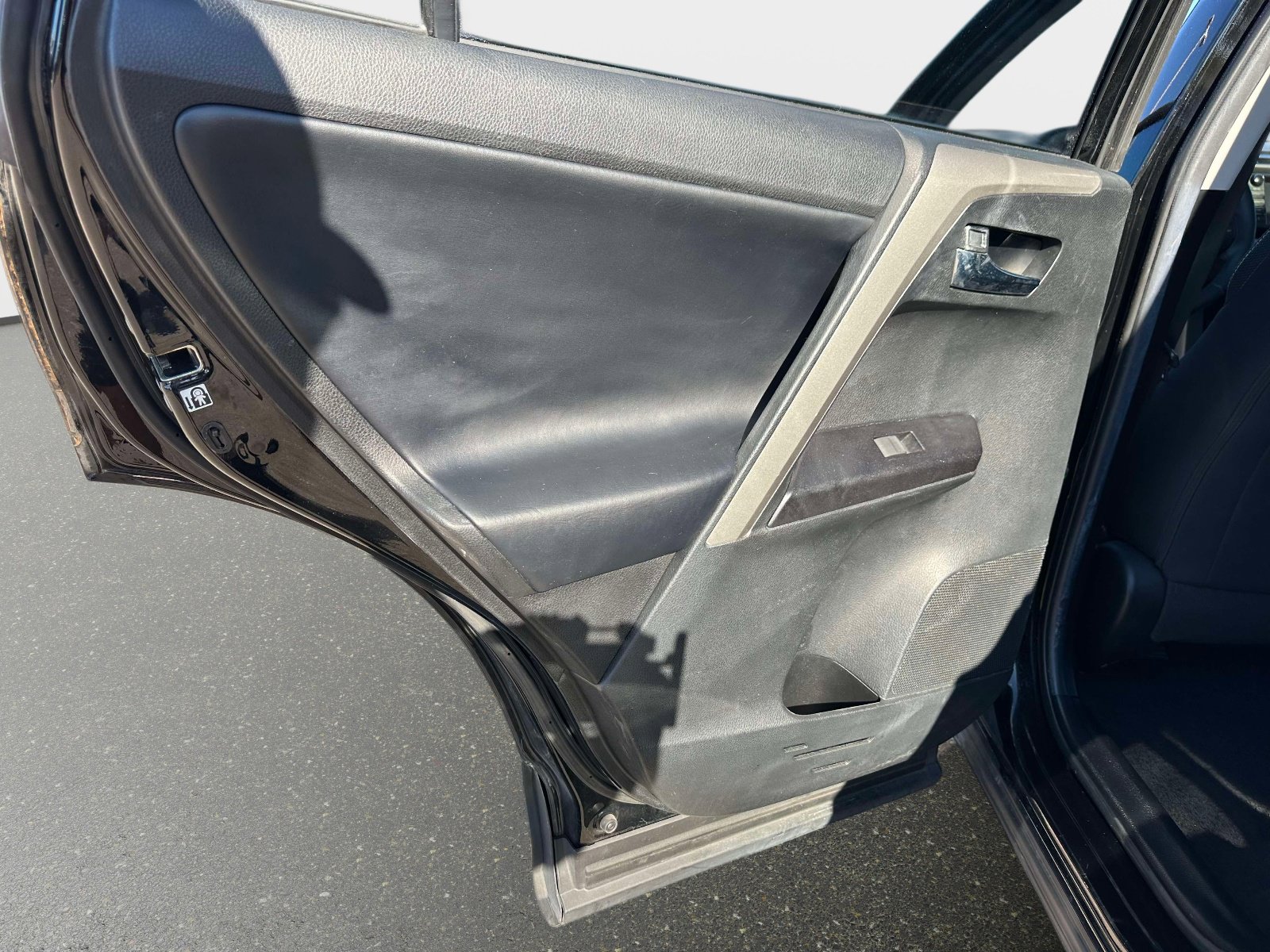 Used 2018 Toyota RAV4 XLE image 12