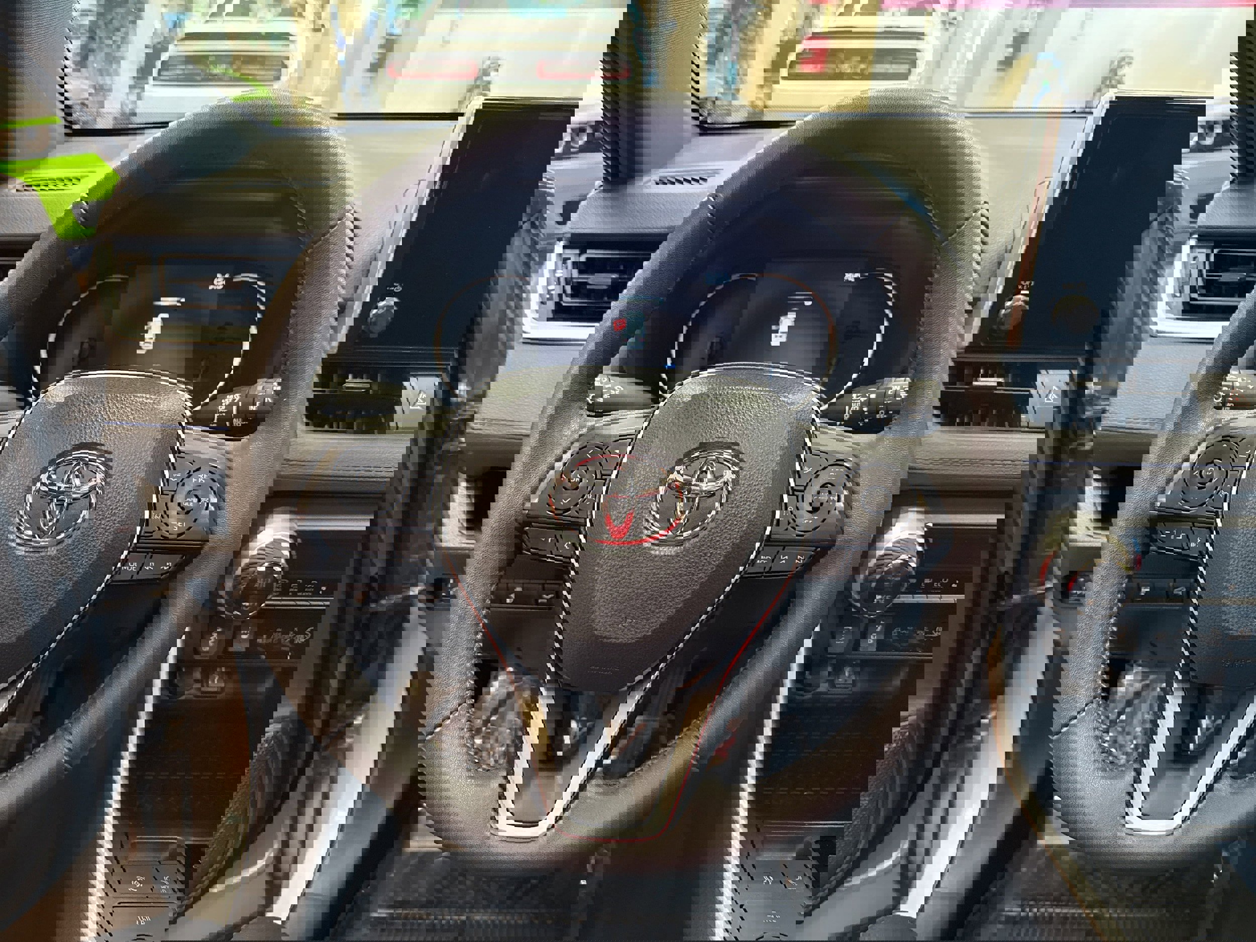 Used 2024 Toyota RAV4 SE w/ Convenience Package image 43