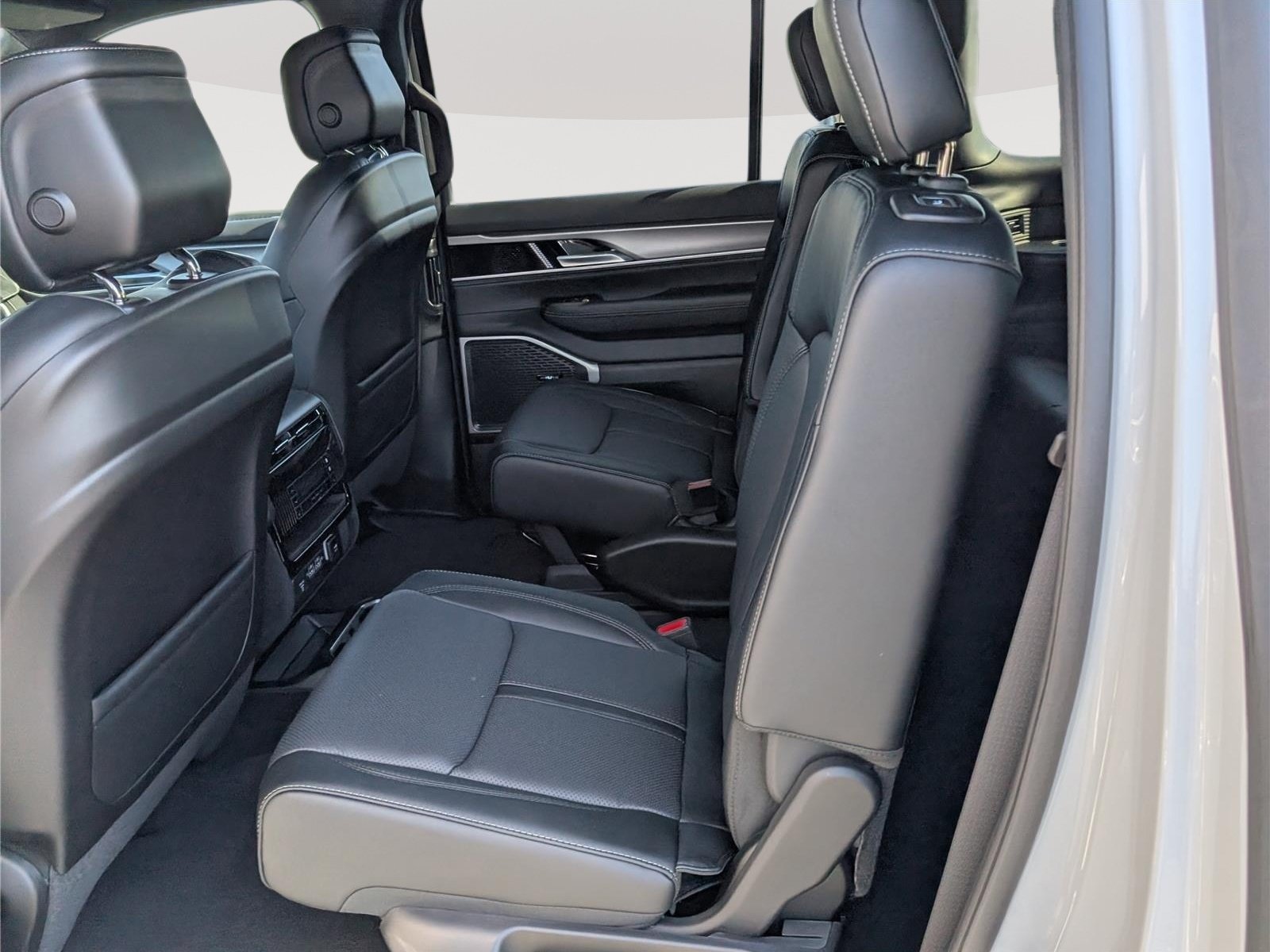 New 2026 Jeep Grand Wagoneer Limited AWD/4WD image 12