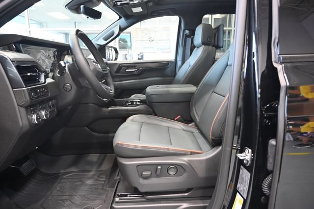 New 2026 GMC Yukon XL AT4 w/ AT4 Premium Plus Package AWD/4WD image 11