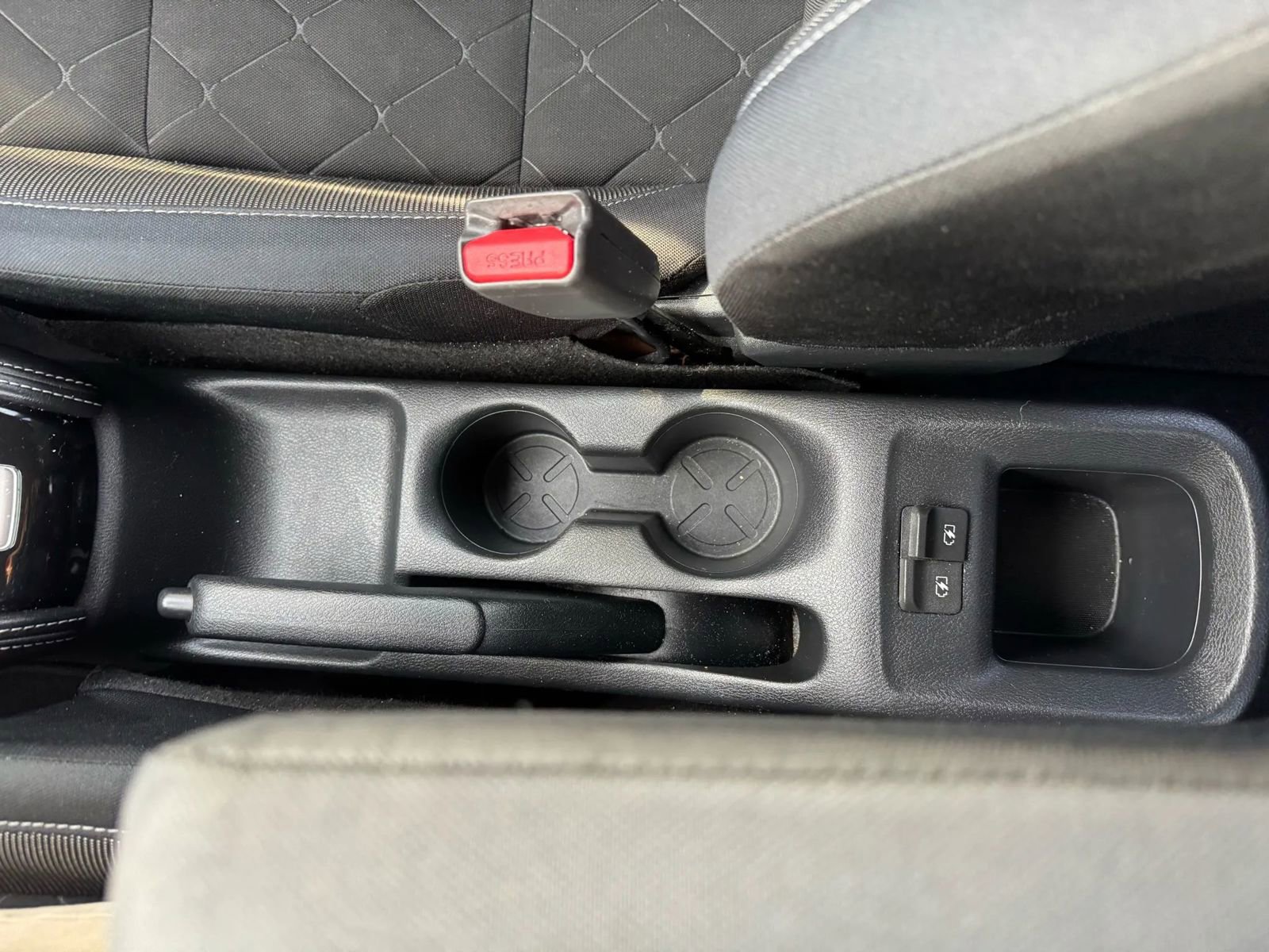 Used 2019 Nissan Kicks S image 22