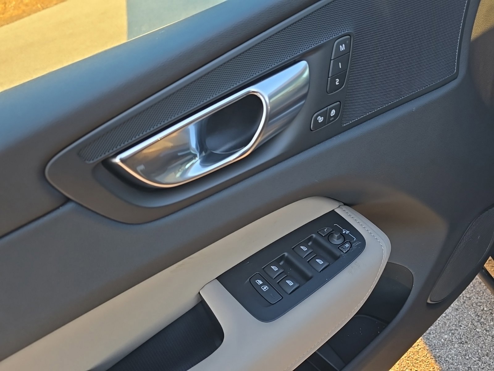 New 2026 Volvo XC60 B5 Core w/ Climate Package image 9