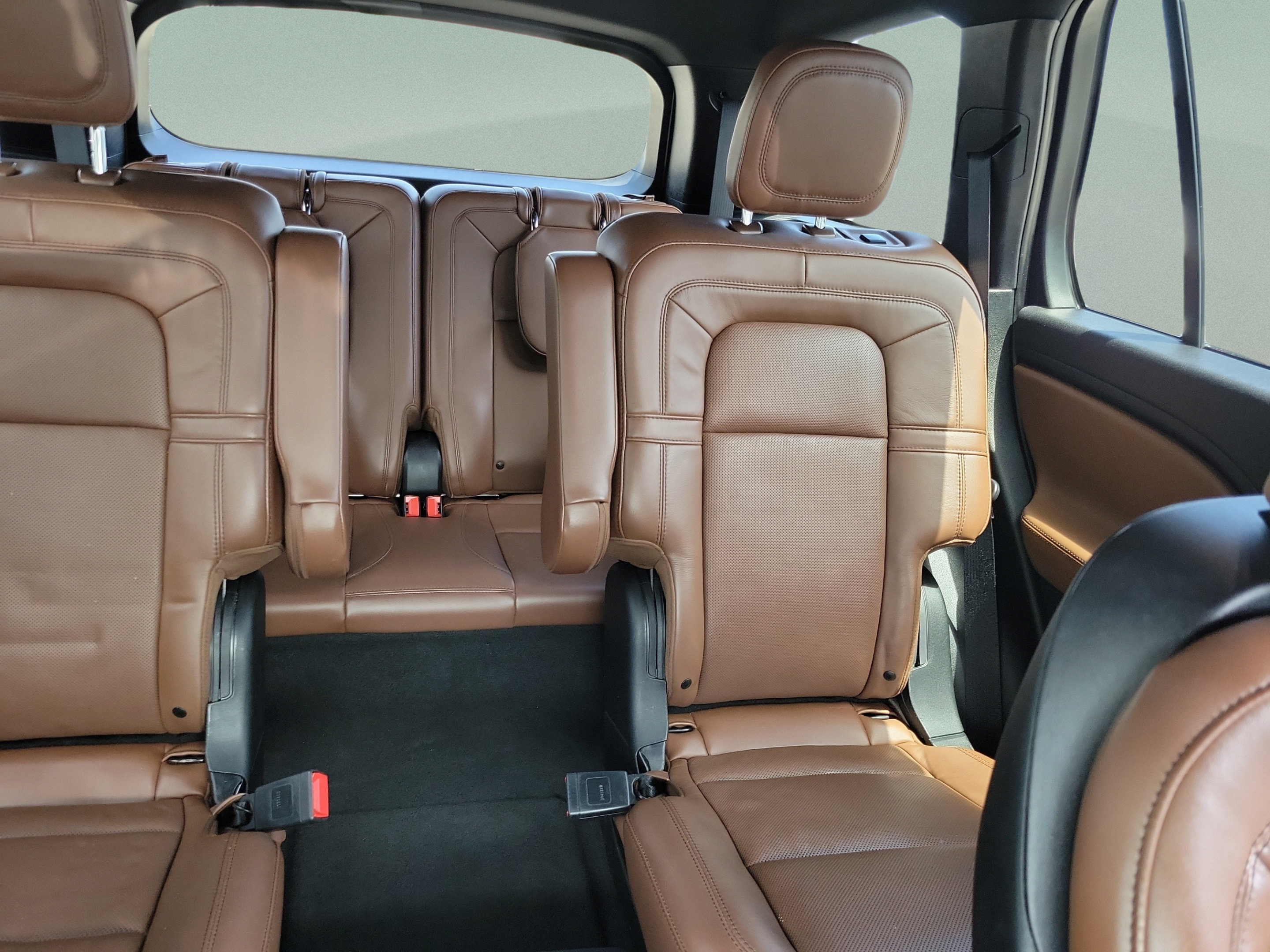 Used 2023 Lincoln Aviator Reserve w/ Equipment Group 201A RWD image 10