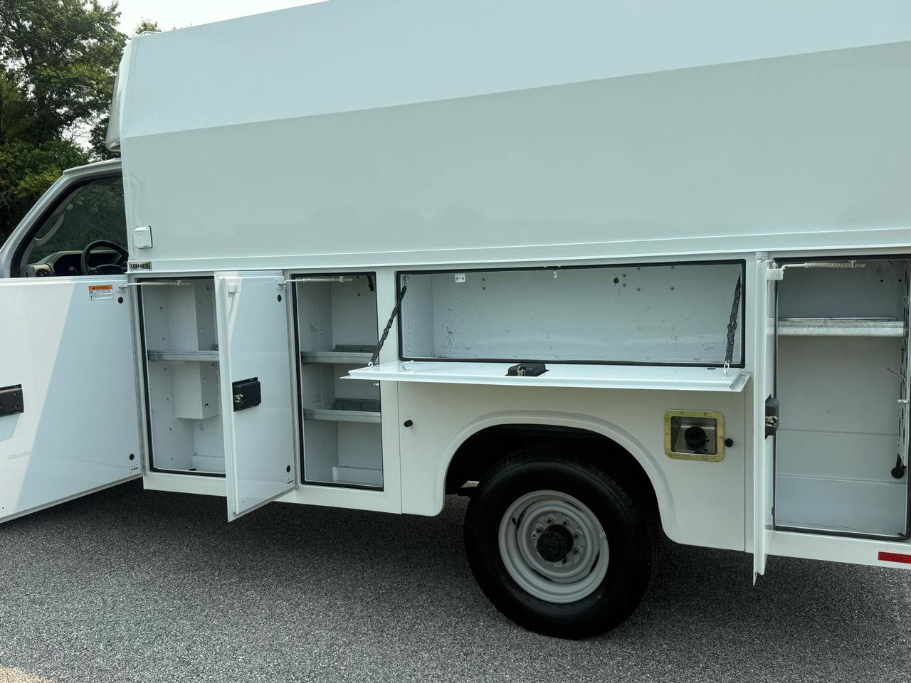 Used 2022 Ford E-350 and Econoline 350 Super Duty w/ Power Windows & Locks Group RWD image 4
