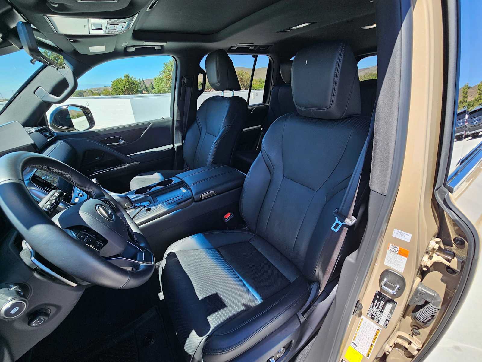 Certified 2025 Lexus LX 700h Overtrail AWD/4WD image 22