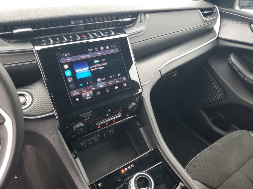 Used 2025 Jeep Grand Cherokee Altitude image 18