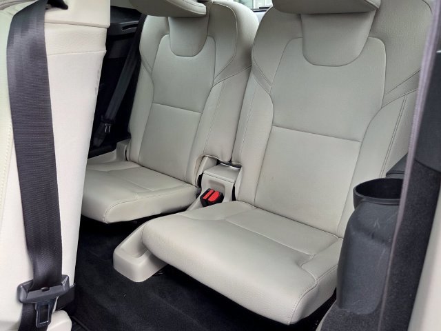 Used 2016 Volvo XC90 T6 Momentum w/ Momentum Plus Package AWD/4WD image 13