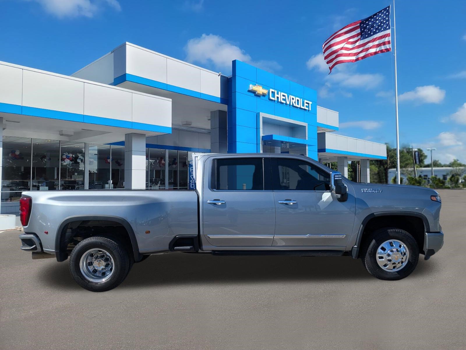 Used 2024 Chevrolet Silverado 3500 High Country w/ High Country Premium Package image 3