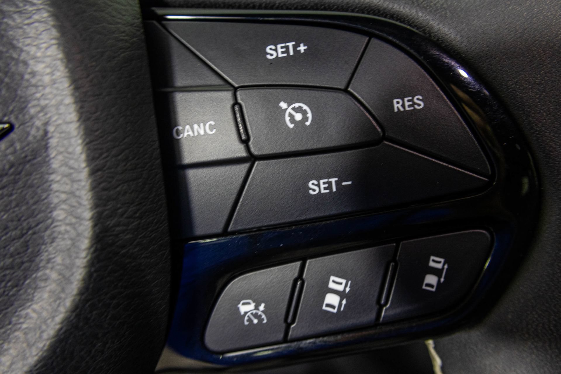 Used 2024 Chrysler Pacifica Limited FWD image 32