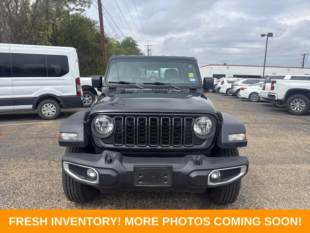 Used 2024 Jeep Gladiator Sport AWD/4WD image 7