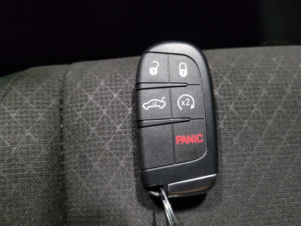 Used 2019 Jeep Grand Cherokee Laredo AWD/4WD image 32