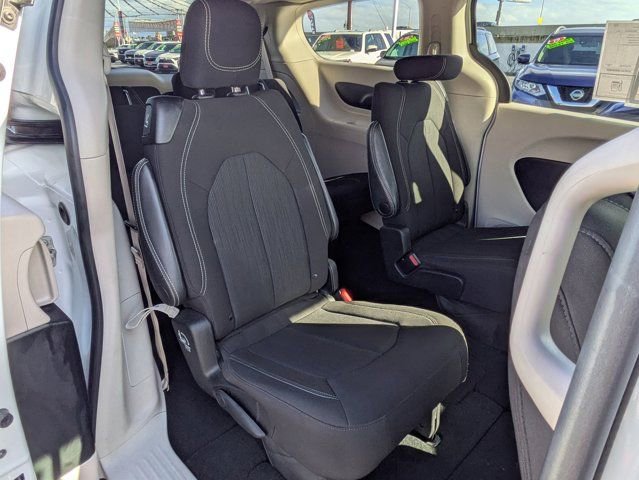 Used 2023 Chrysler Voyager LX image 7