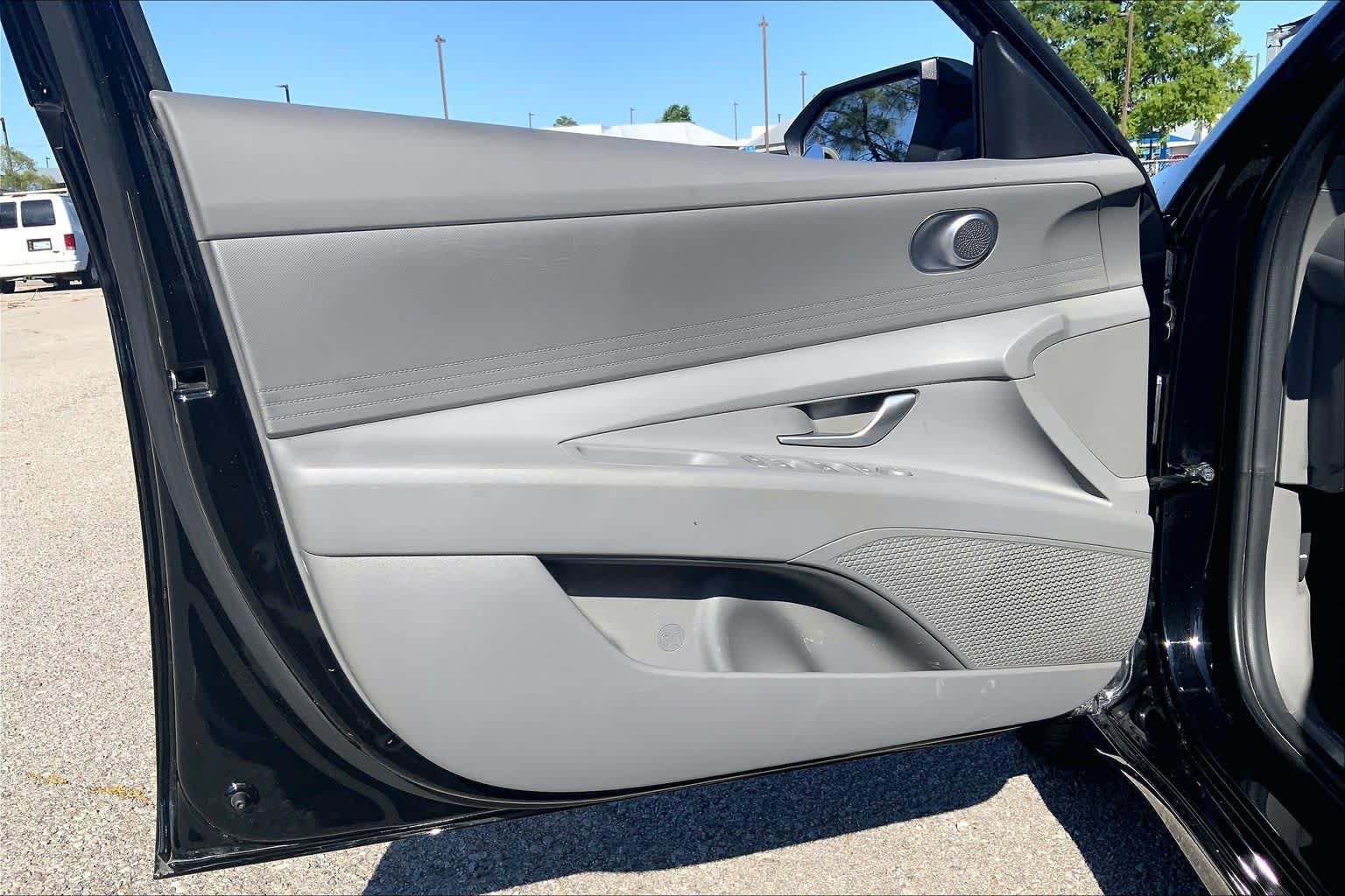 Used 2024 Hyundai Elantra SE FWD image 20