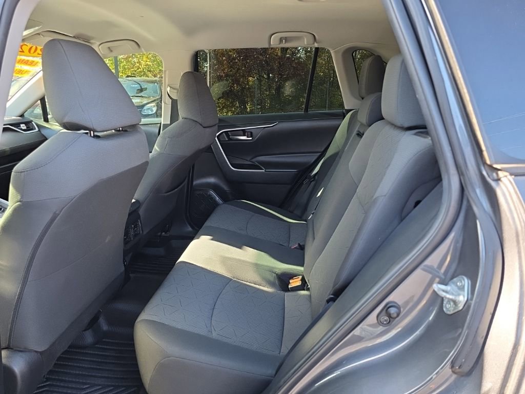 Used 2021 Toyota RAV4 XLE image 34
