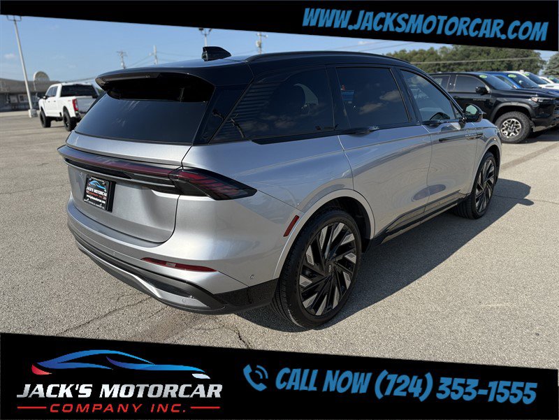 Used 2024 Lincoln Nautilus Reserve w/ Equipment Group 202A image 4