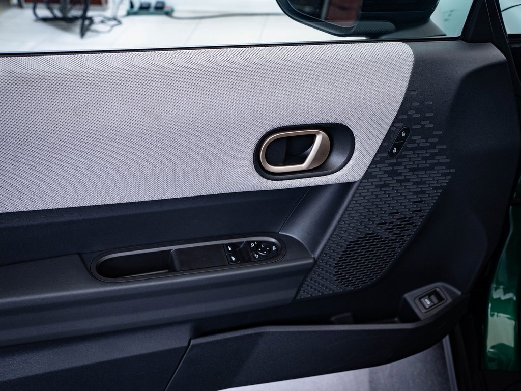 Certified 2025 MINI Cooper S image 19