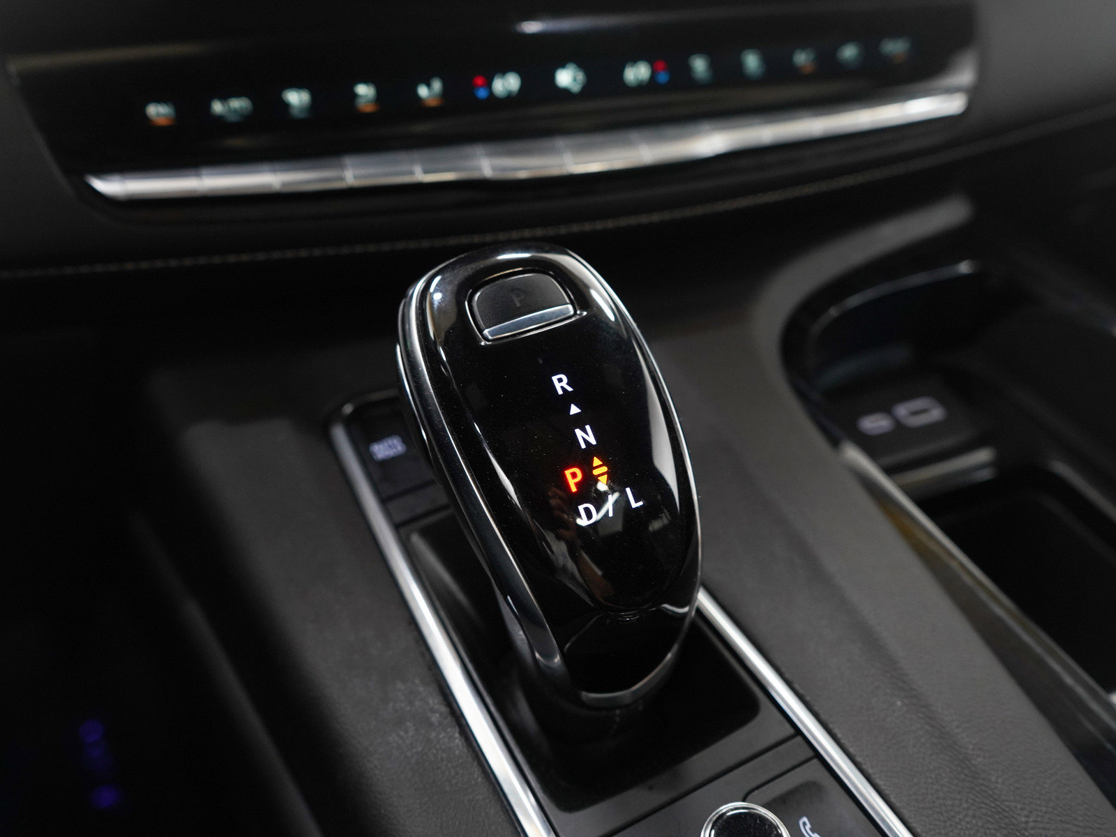 Used 2022 Cadillac Escalade Sport w/ LPO, ONYX Package image 27